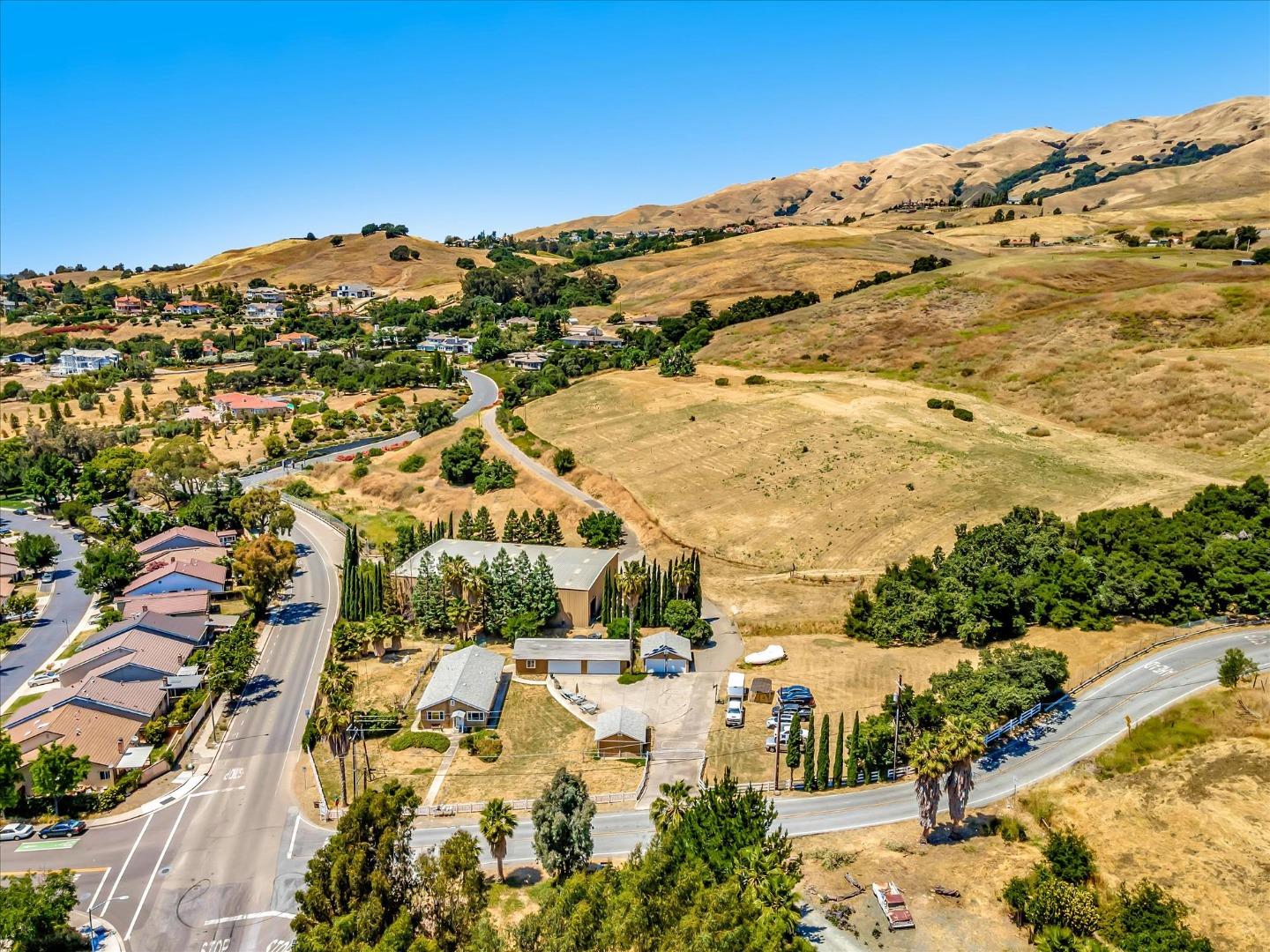 Detail Gallery Image 34 of 48 For 1995 Old Calaveras Rd, Milpitas,  CA 95035 - 3 Beds | 2 Baths