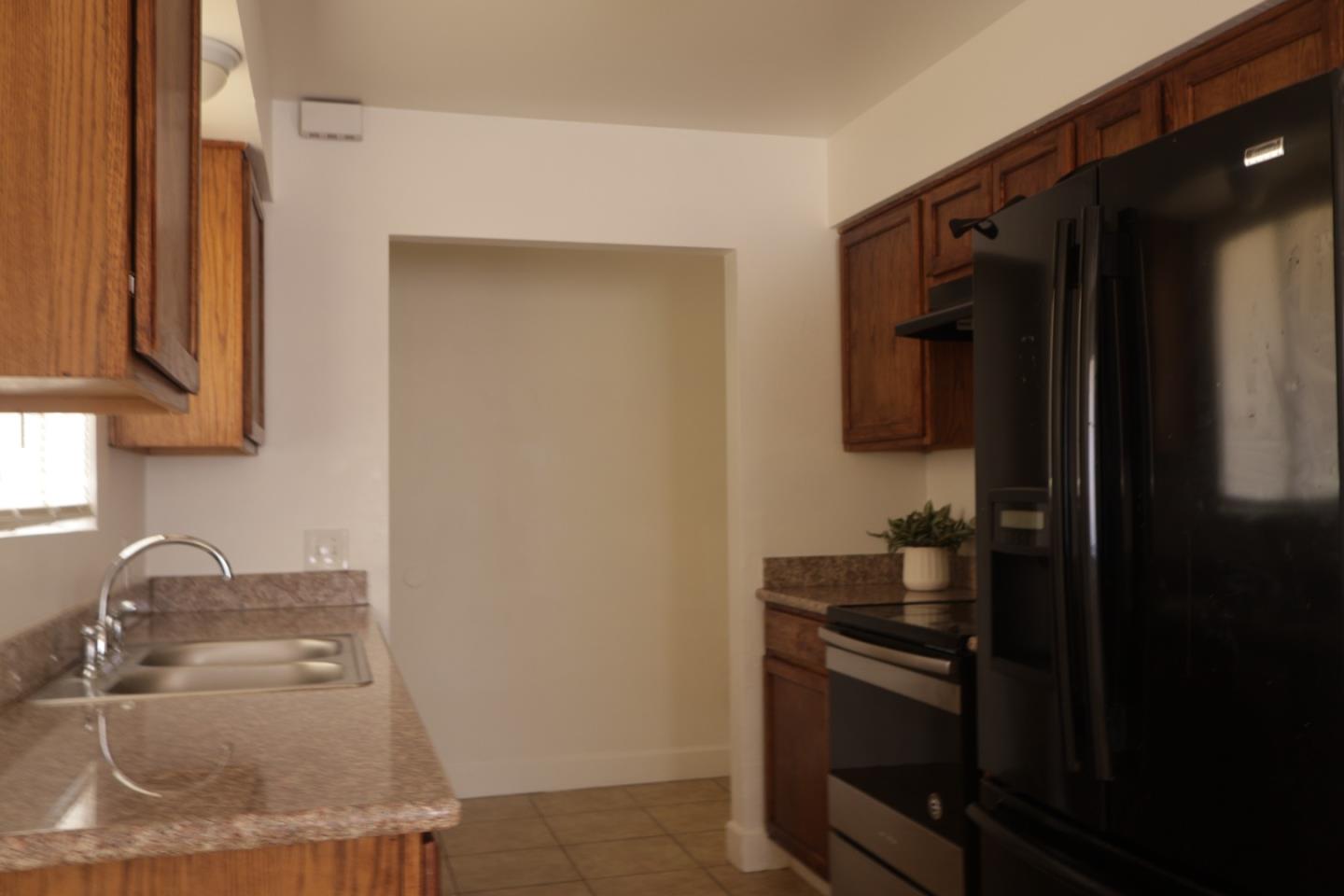 1405 Merced St, Madera, CA 93638 photo 3