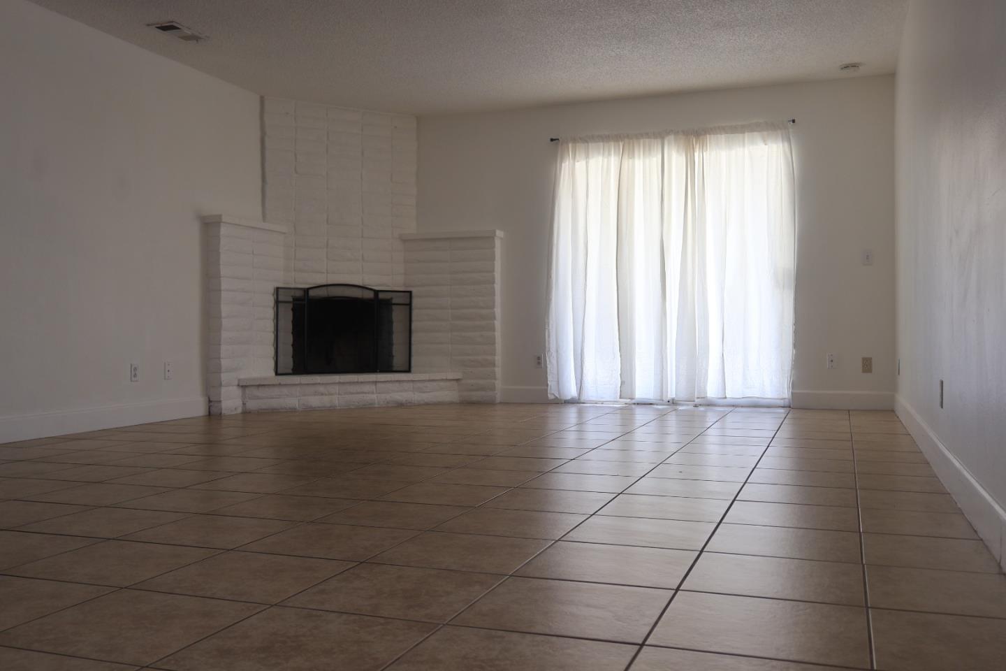 1405 Merced St, Madera, CA 93638 photo 5