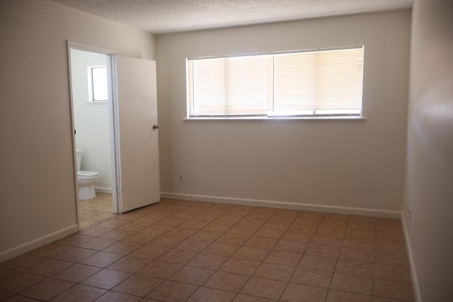 1405 Merced St, Madera, CA 93638 photo 8