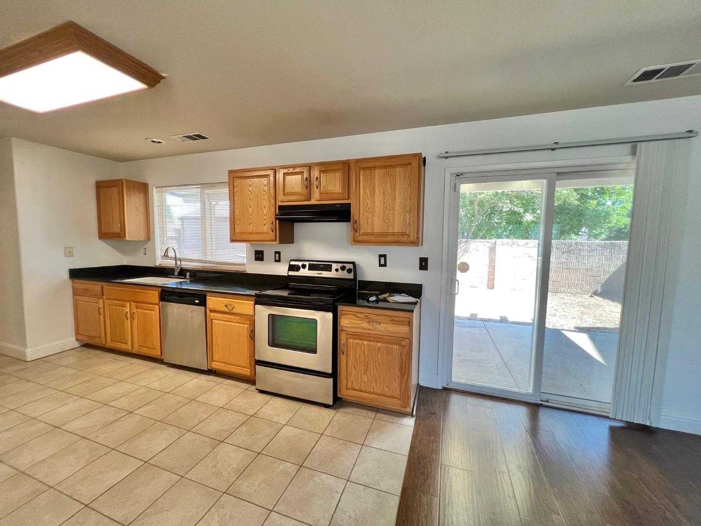 Detail Gallery Image 9 of 50 For 1293 Sunrise Dr, Merced,  CA 95348 - 3 Beds | 2/1 Baths