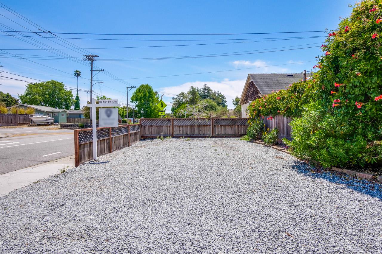 Detail Gallery Image 22 of 58 For 1505 17th Ave, Santa Cruz,  CA 95062 - 4 Beds | 3 Baths