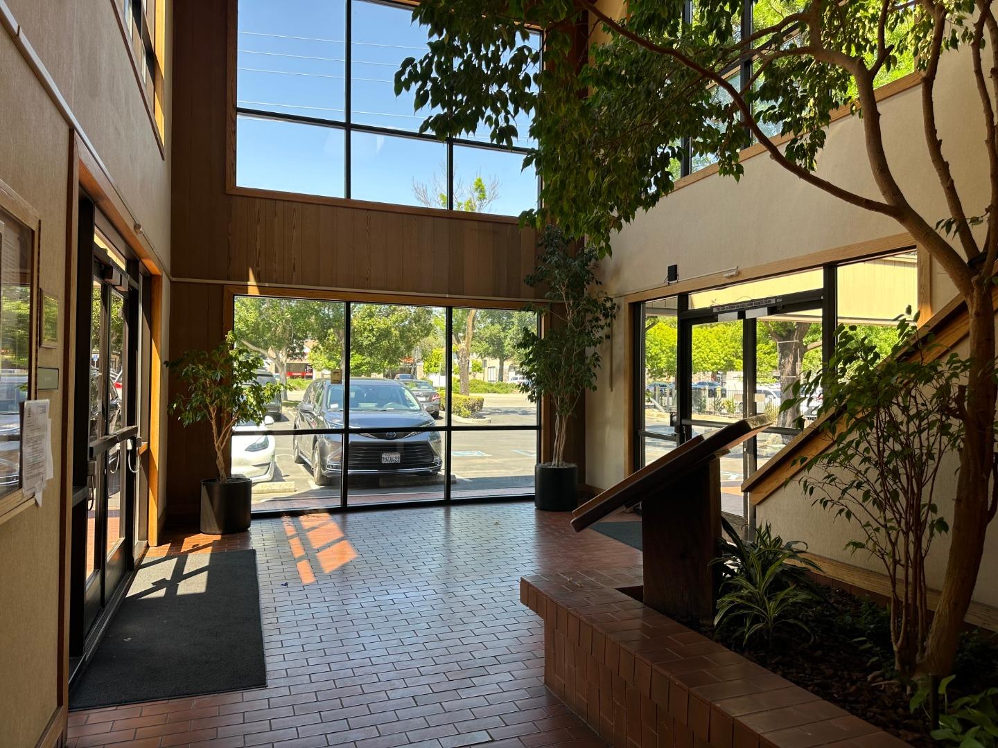Detail Gallery Image 2 of 24 For 12280 Saratoga Sunnyvale Rd #111,  Saratoga,  CA 95070 - – Beds | – Baths