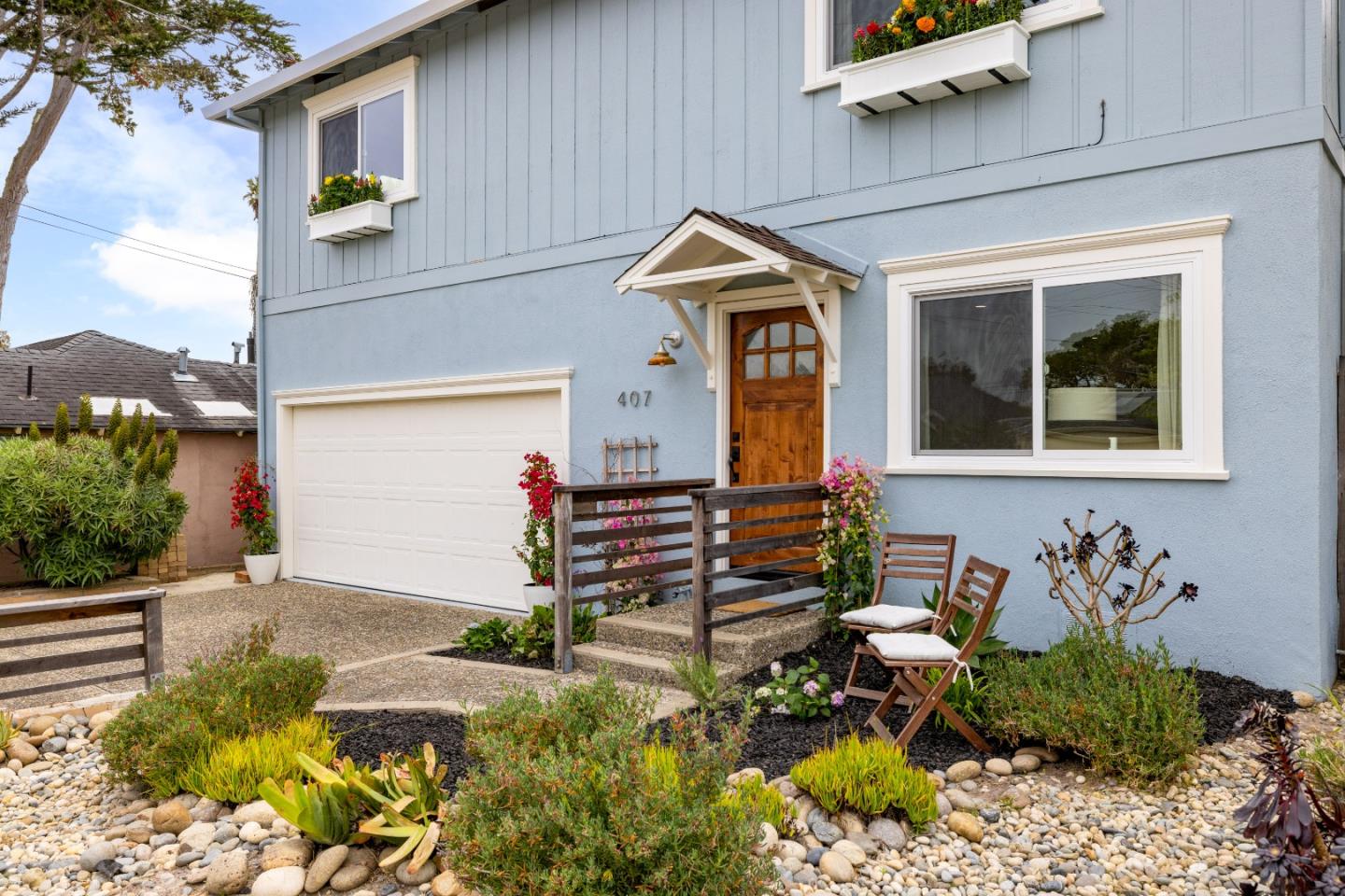 Detail Gallery Image 1 of 19 For 407 7th St, Pacific Grove,  CA 93950 - 3 Beds | 2/1 Baths