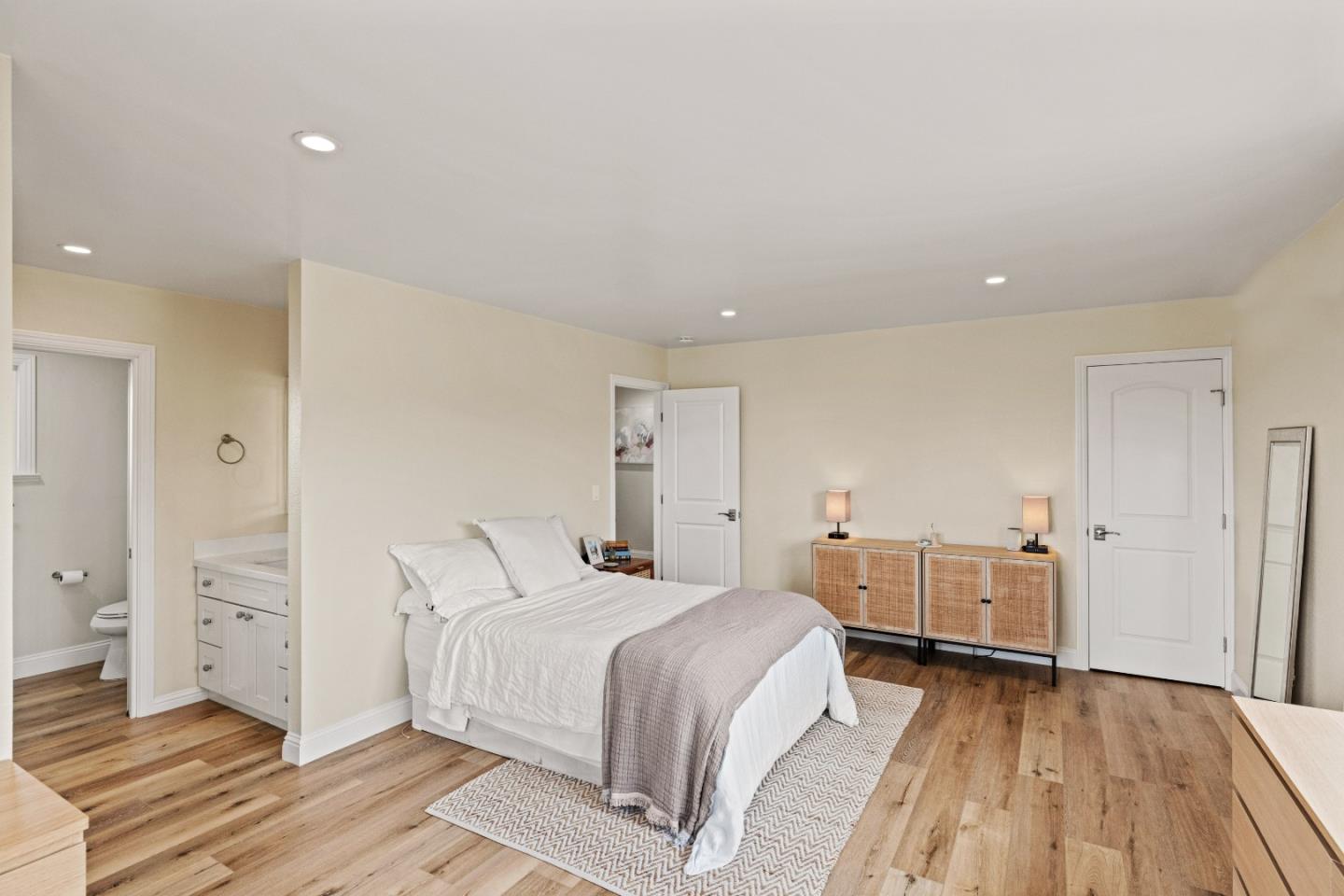 Detail Gallery Image 7 of 19 For 407 7th St, Pacific Grove,  CA 93950 - 3 Beds | 2/1 Baths