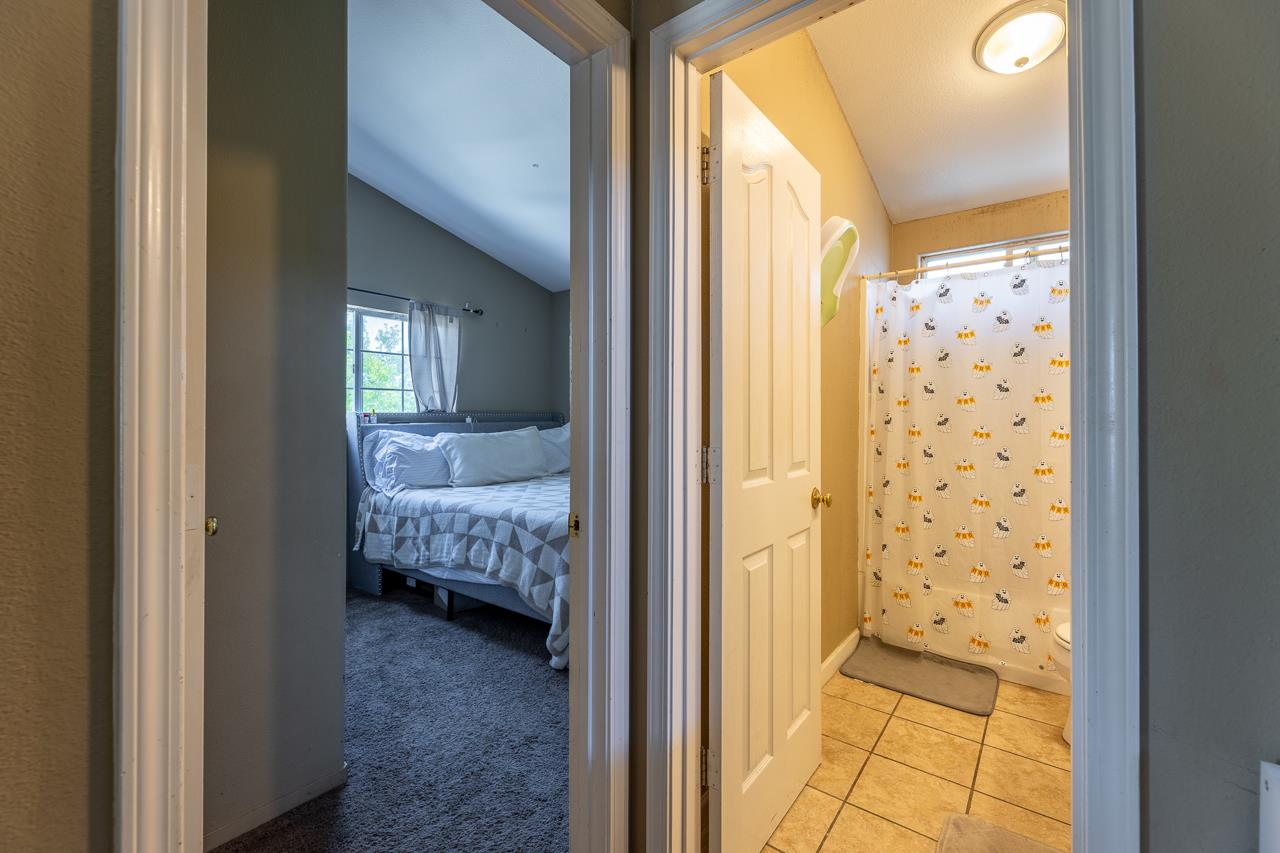 Detail Gallery Image 12 of 19 For 1655 Beacon Hill Dr, Salinas,  CA 93906 - 3 Beds | 2/1 Baths