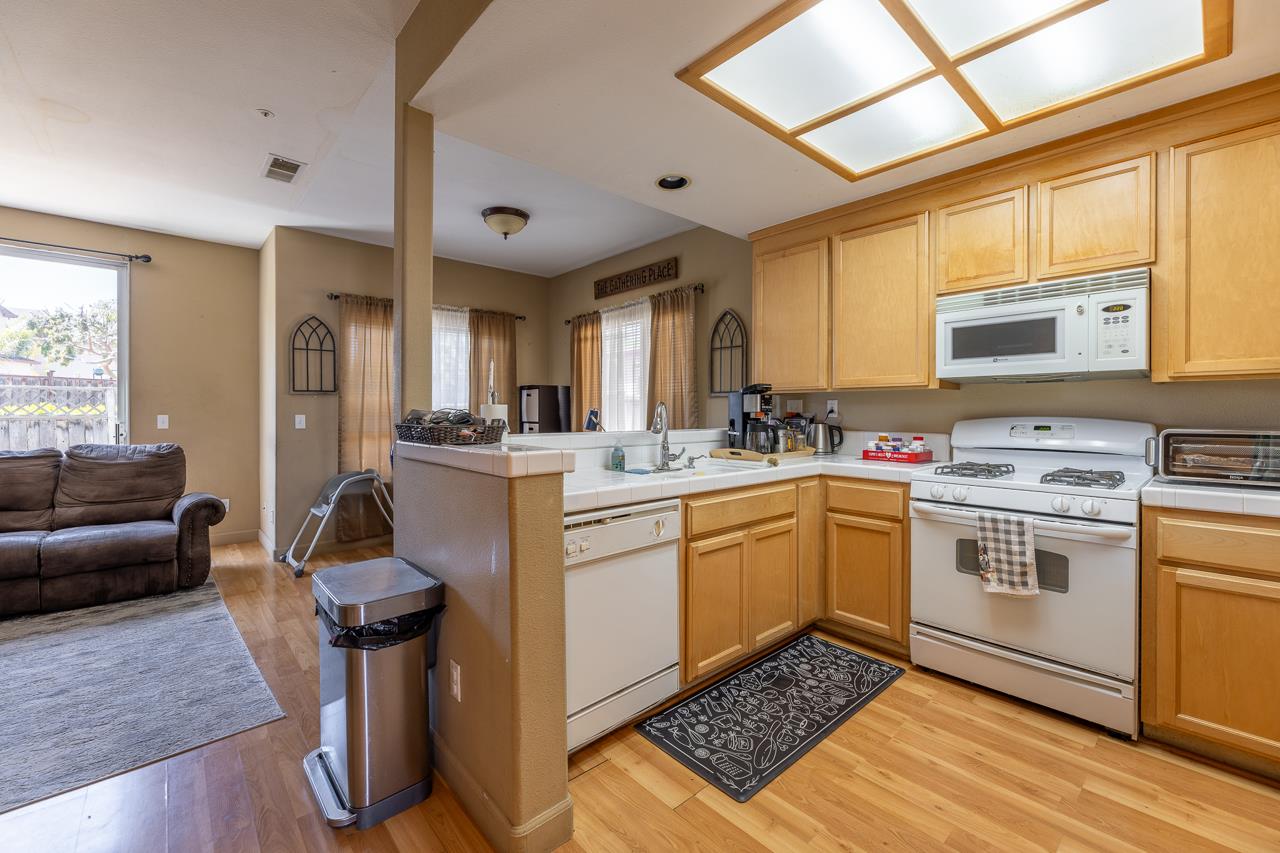 Detail Gallery Image 4 of 19 For 1655 Beacon Hill Dr, Salinas,  CA 93906 - 3 Beds | 2/1 Baths