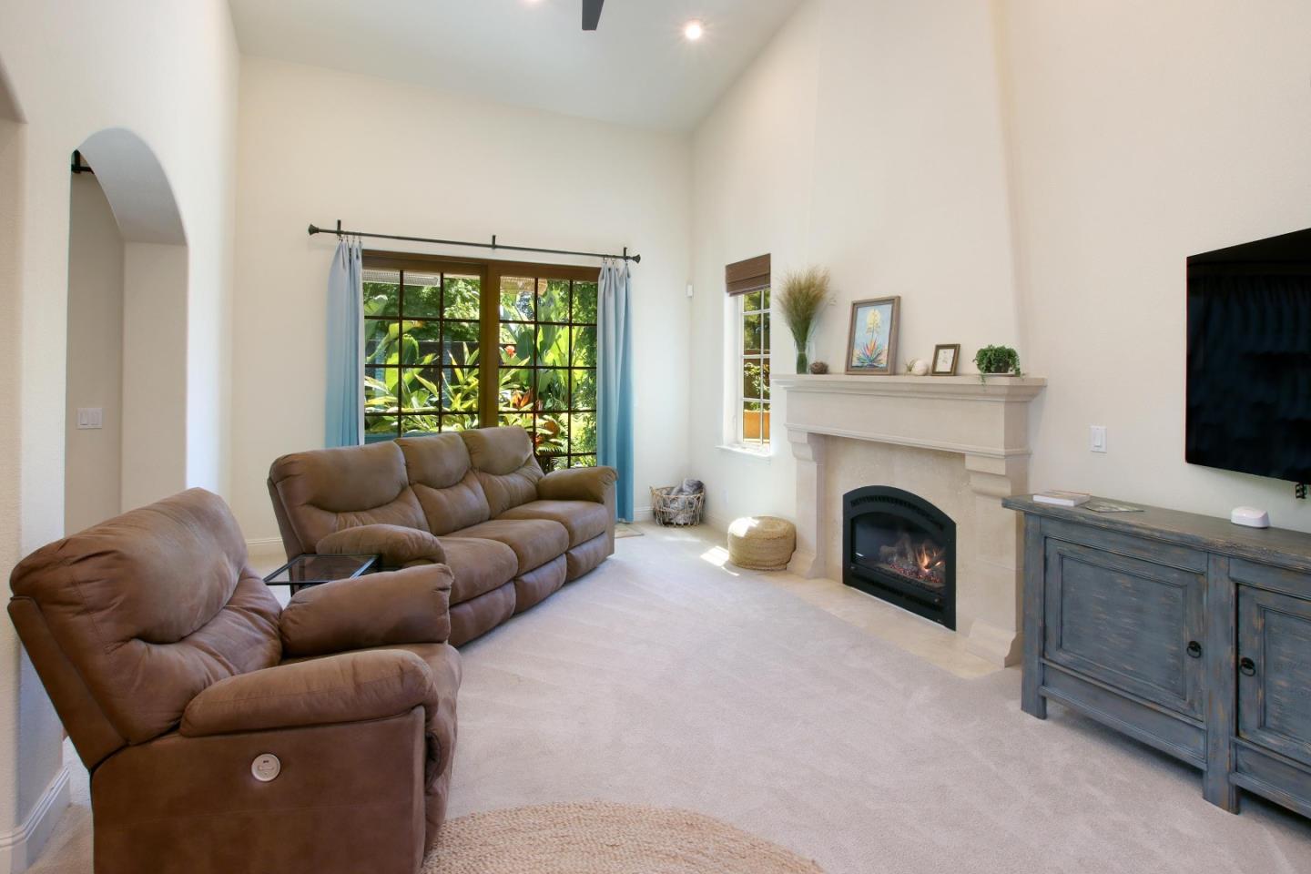 Detail Gallery Image 8 of 66 For 166 Harbor Beach Ct, Santa Cruz,  CA 95062 - 4 Beds | 2/1 Baths