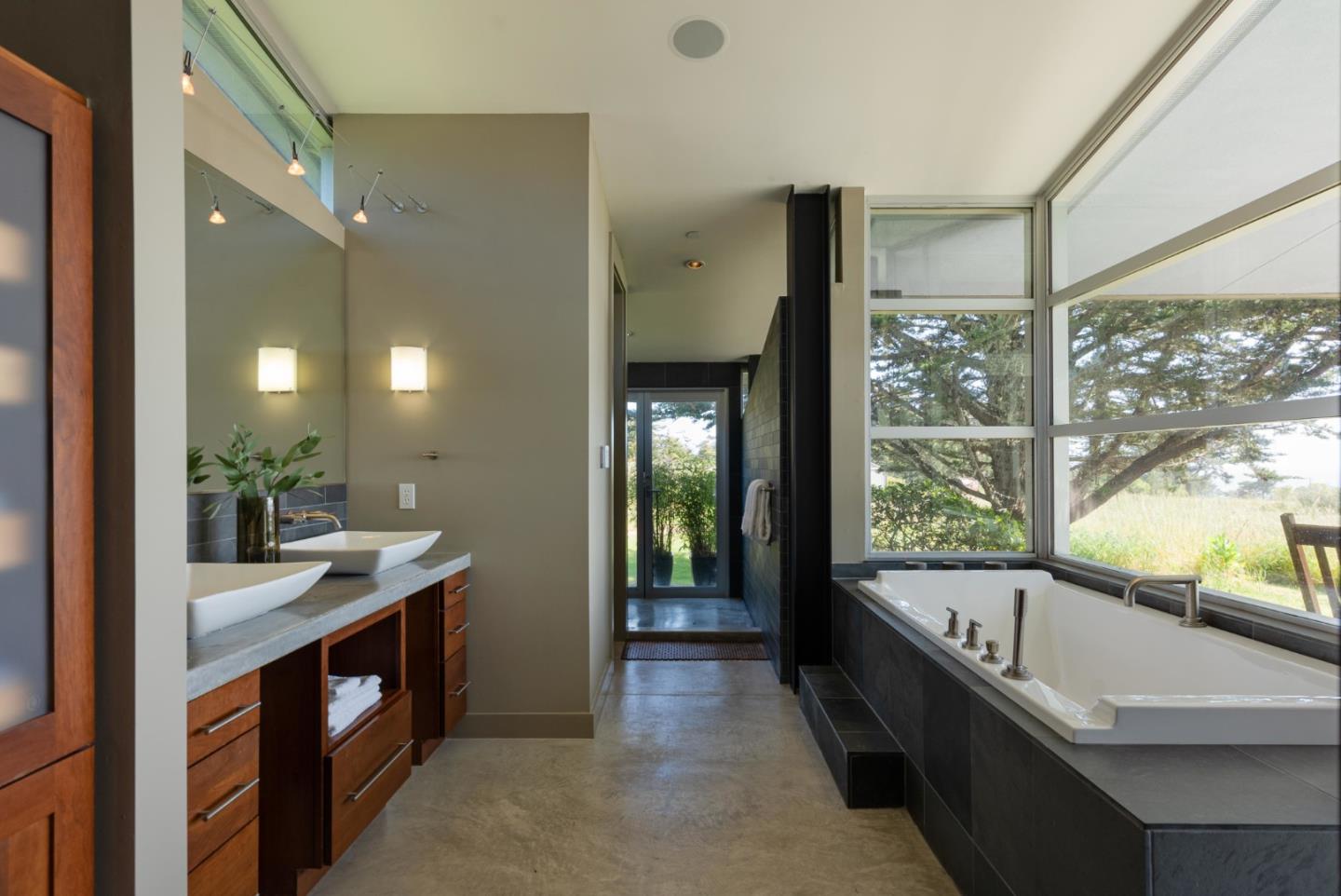 Detail Gallery Image 11 of 76 For 801 Bean Hollow Rd, Pescadero,  CA 94060 - 6 Beds | 4 Baths