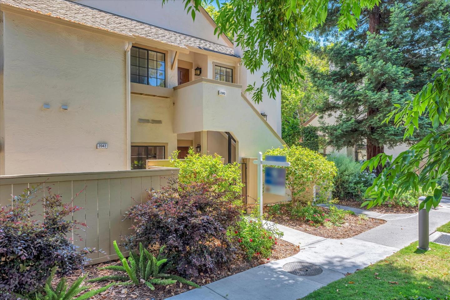 Detail Gallery Image 3 of 39 For 2042 Donovan Ct, San Jose,  CA 95125 - 2 Beds | 2 Baths