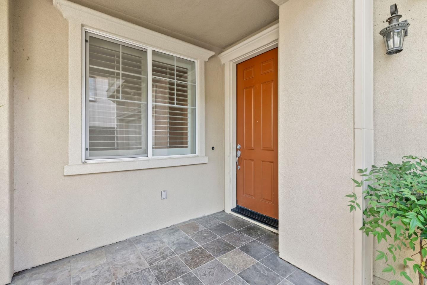 Detail Gallery Image 3 of 51 For 2156 Gullane Way, Gilroy,  CA 95020 - 5 Beds | 2/1 Baths