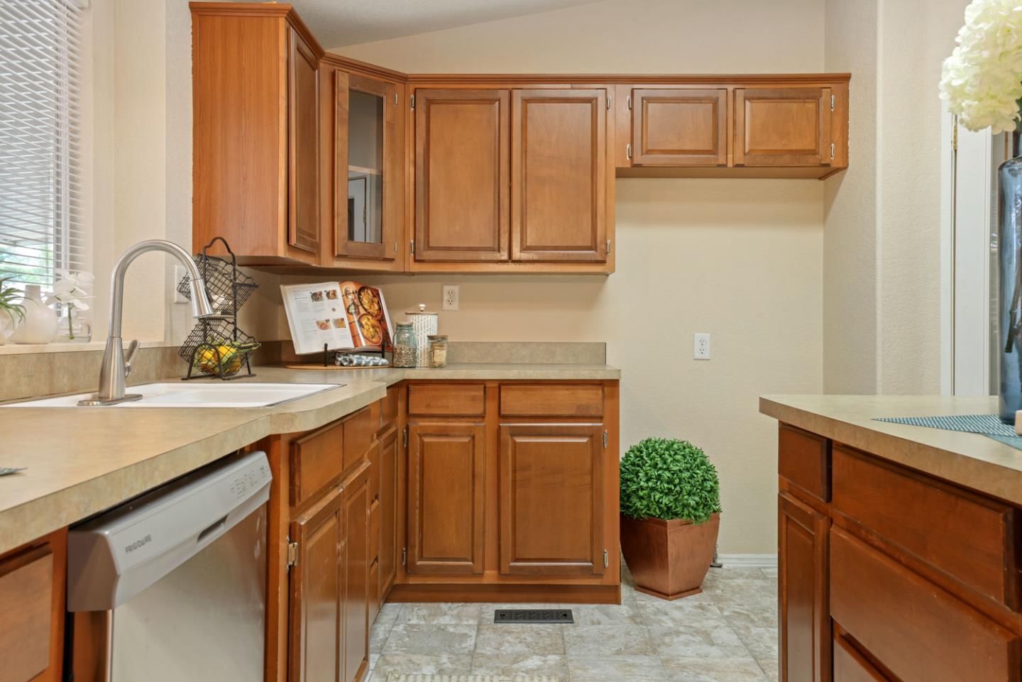 Detail Gallery Image 23 of 38 For 1459 Standiford Ave #46,  Modesto,  CA 95350 - 3 Beds | 2 Baths