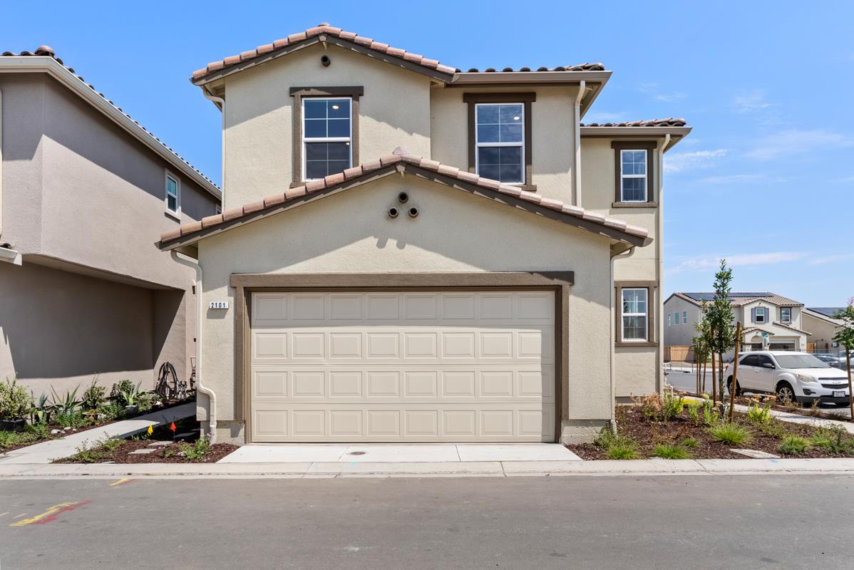 2101 Daisy Dr, Hollister, CA 95023