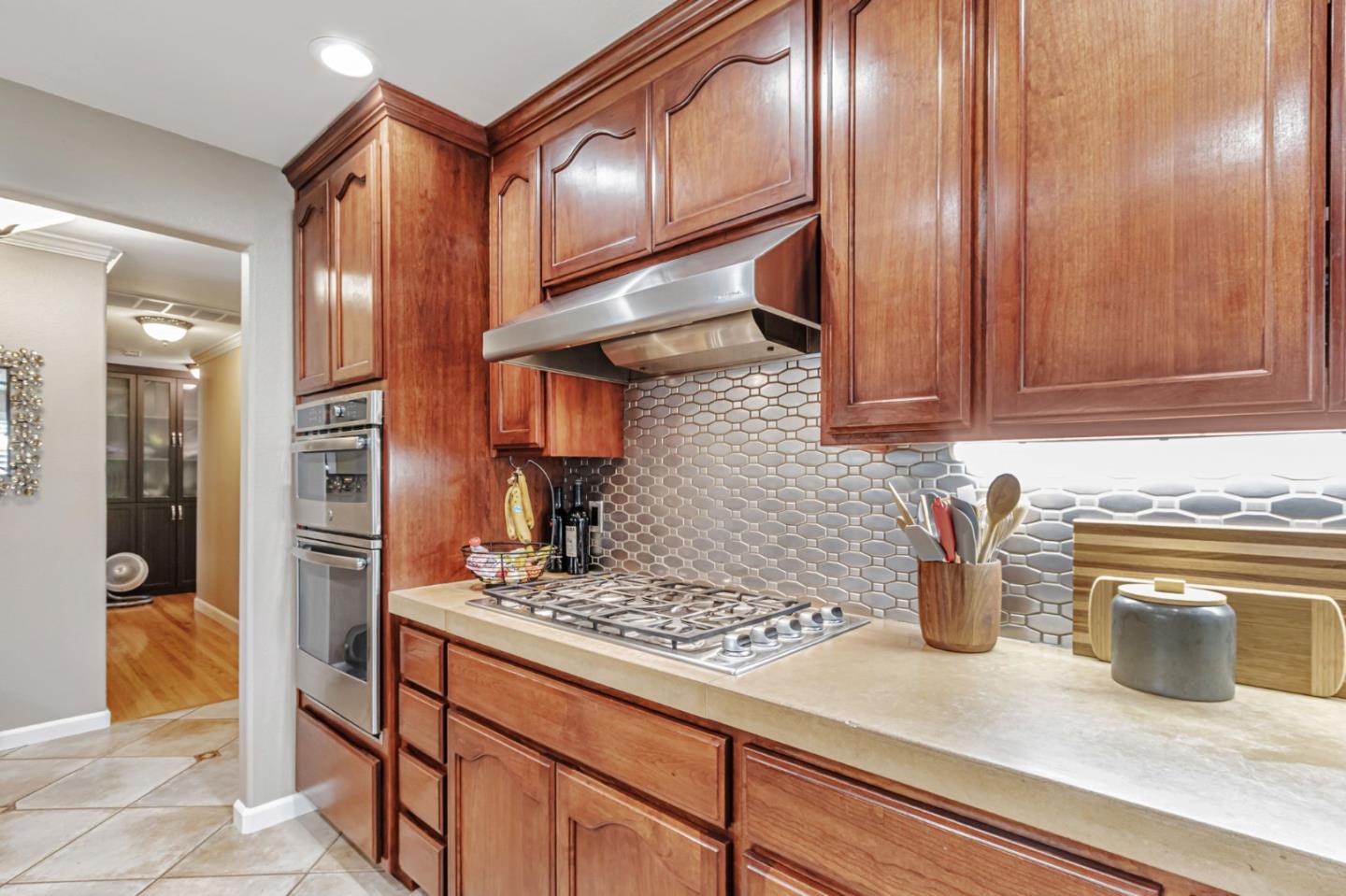 Detail Gallery Image 13 of 39 For 2466 Saint Lawrence Dr, San Jose,  CA 95124 - 3 Beds | 2 Baths