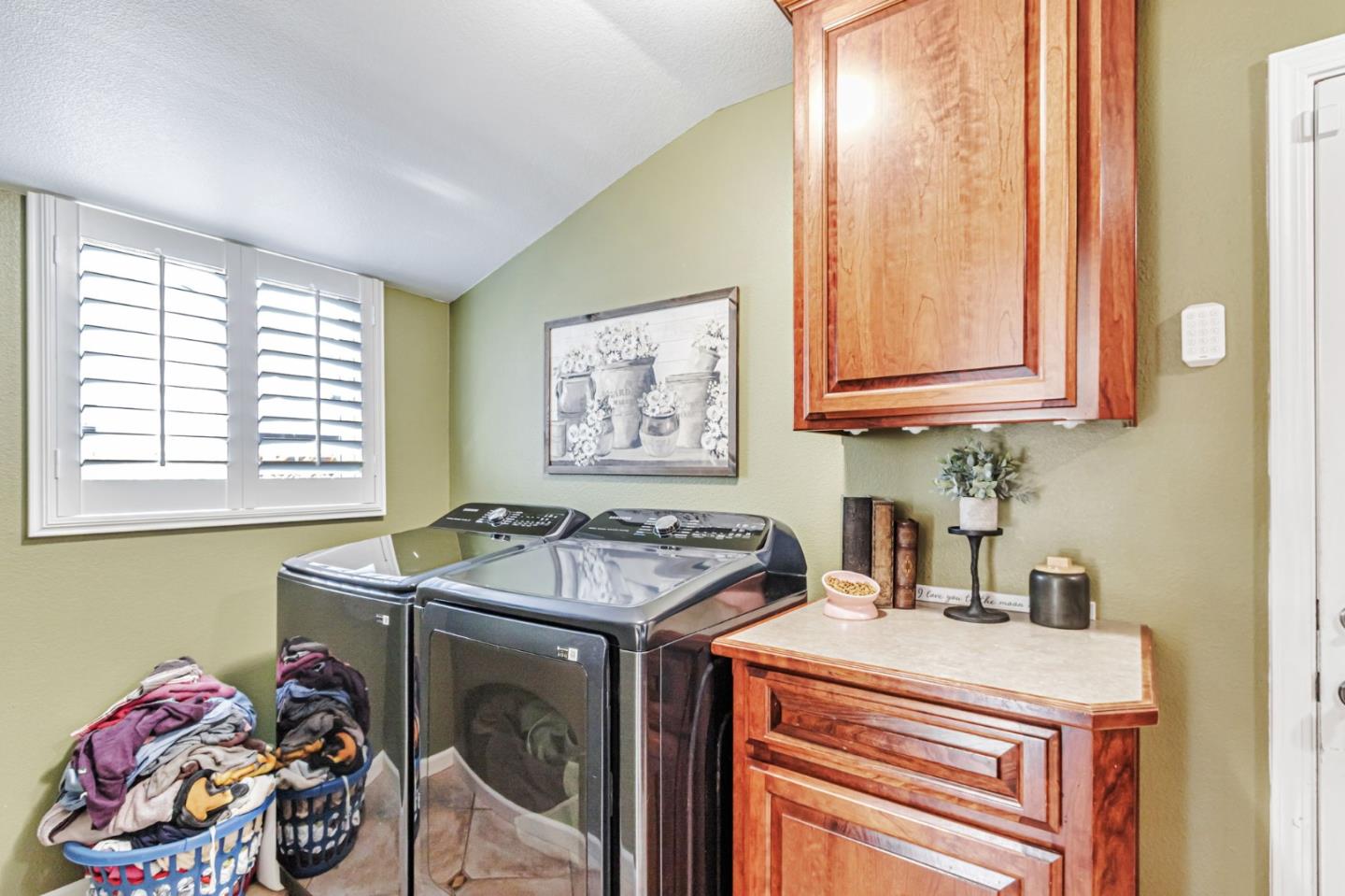 Detail Gallery Image 33 of 39 For 2466 Saint Lawrence Dr, San Jose,  CA 95124 - 3 Beds | 2 Baths