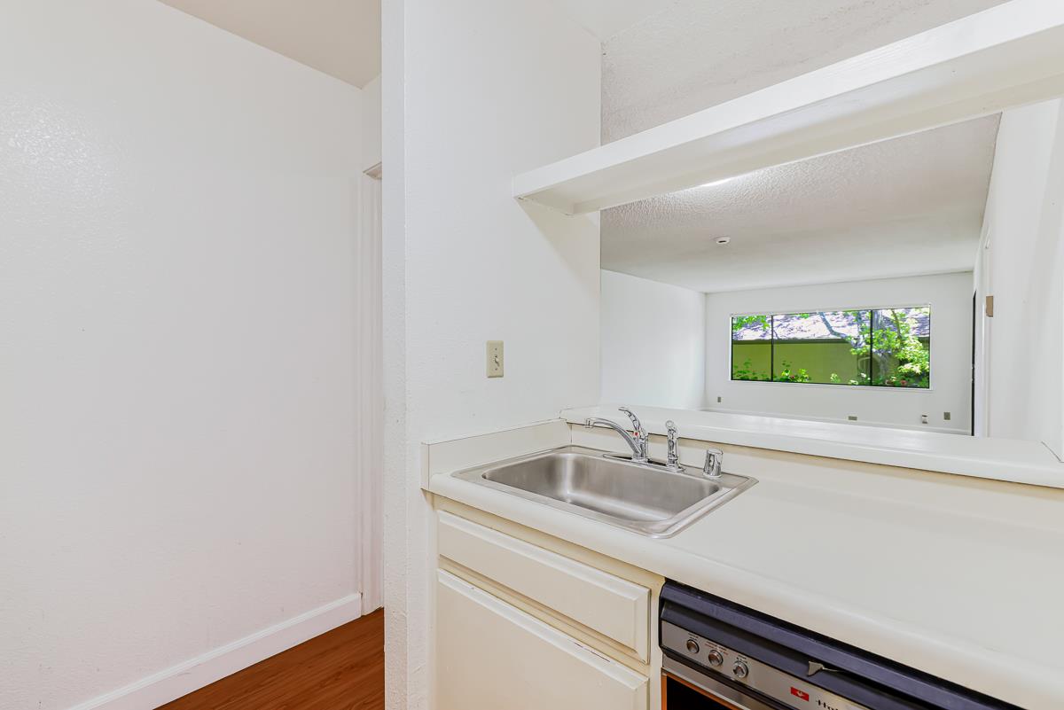 Detail Gallery Image 19 of 65 For 2140 Santa Cruz Ave #D105,  Menlo Park,  CA 94025 - 2 Beds | 2 Baths