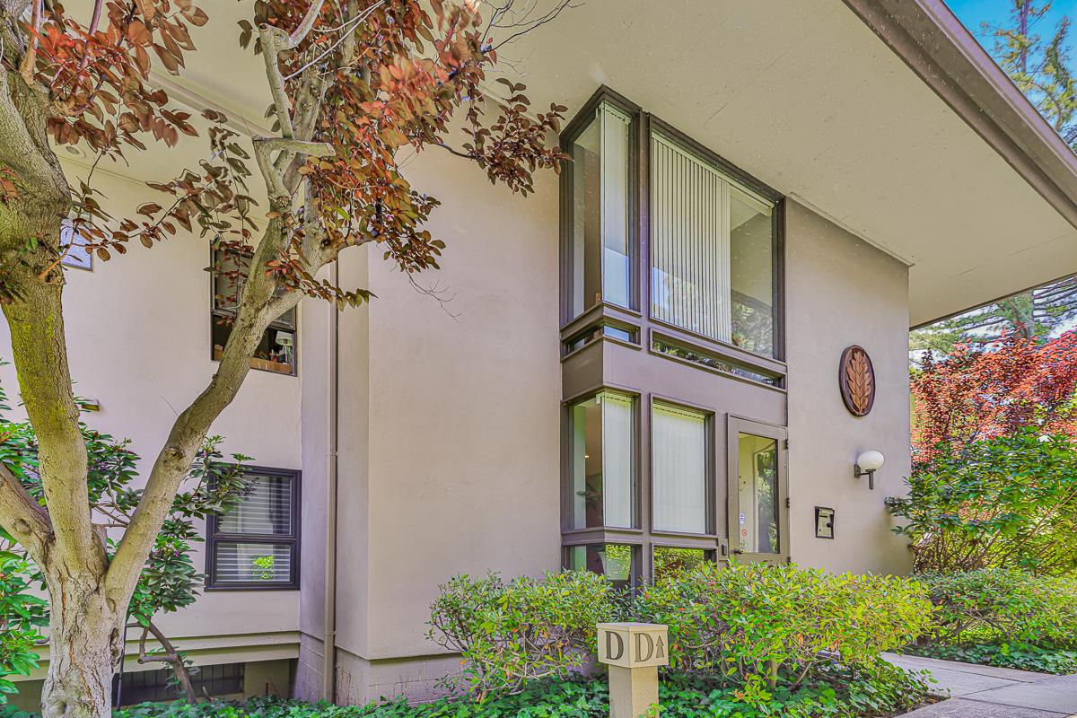 Detail Gallery Image 3 of 65 For 2140 Santa Cruz Ave #D105,  Menlo Park,  CA 94025 - 2 Beds | 2 Baths