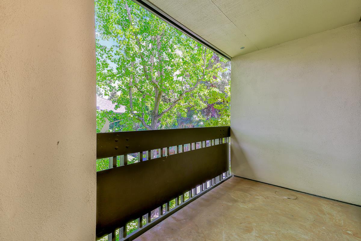 Detail Gallery Image 39 of 65 For 2140 Santa Cruz Ave #D105,  Menlo Park,  CA 94025 - 2 Beds | 2 Baths