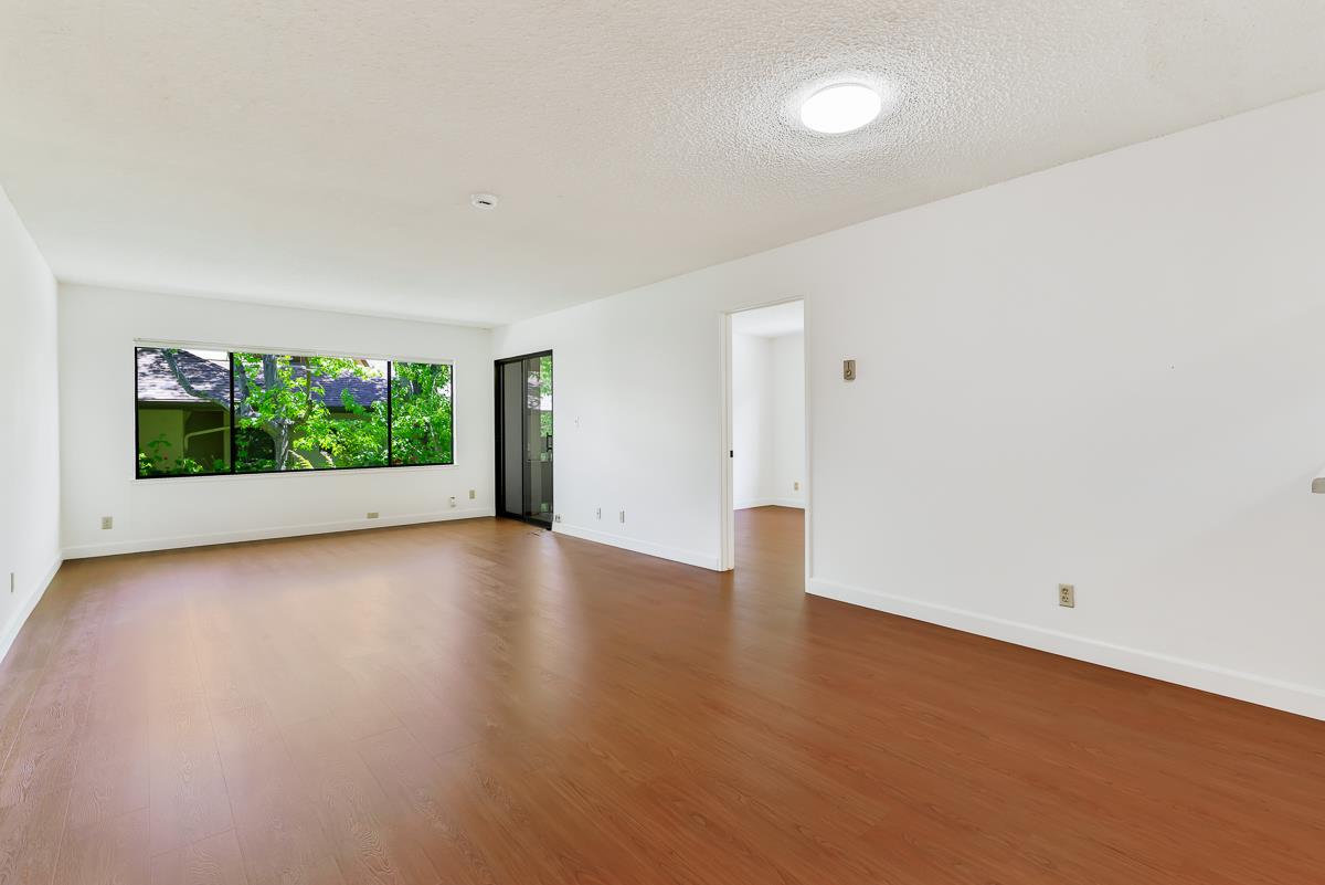 Detail Gallery Image 6 of 65 For 2140 Santa Cruz Ave #D105,  Menlo Park,  CA 94025 - 2 Beds | 2 Baths