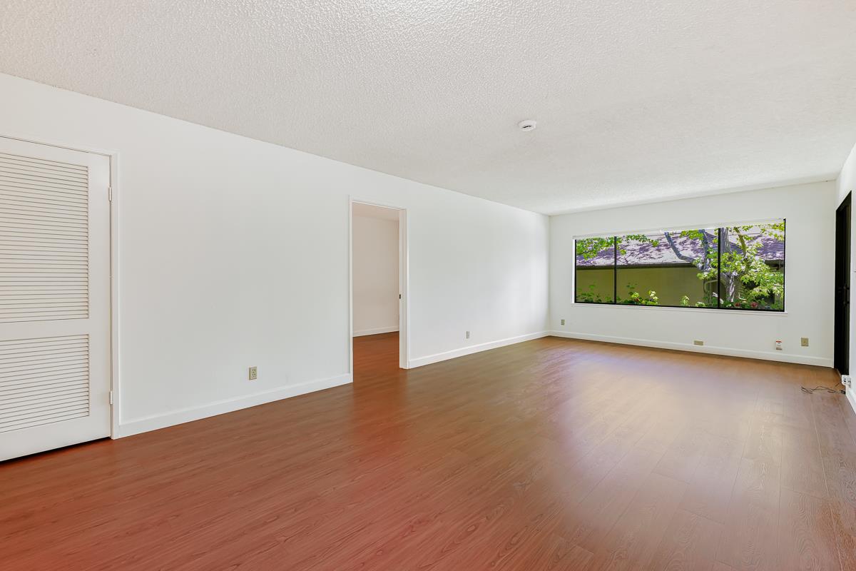 Detail Gallery Image 7 of 65 For 2140 Santa Cruz Ave #D105,  Menlo Park,  CA 94025 - 2 Beds | 2 Baths