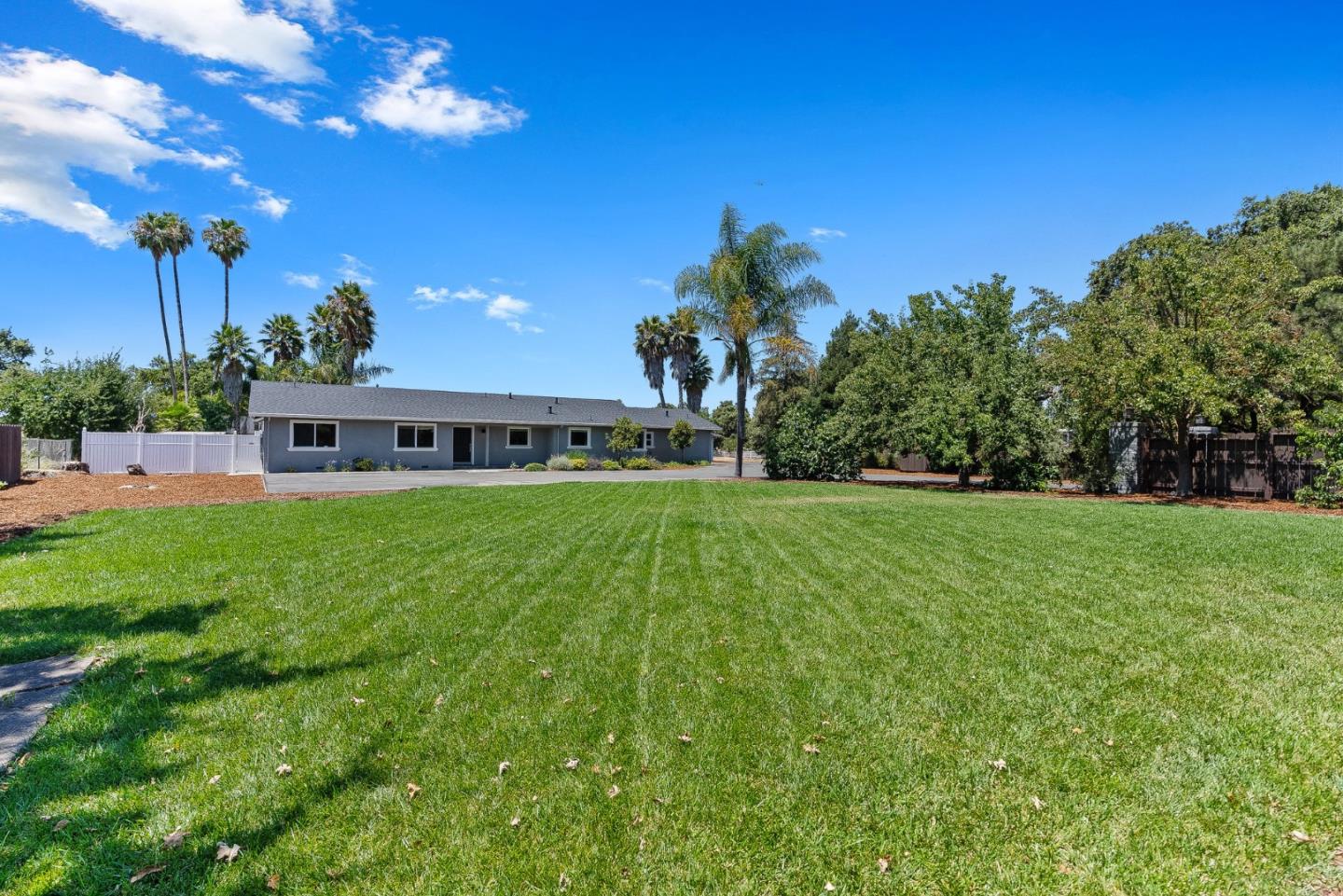 Detail Gallery Image 4 of 84 For 11685 Foothill Ave, Gilroy,  CA 95020 - 7 Beds | 4/1 Baths