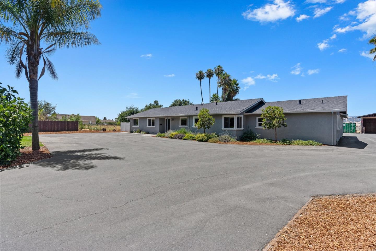 Detail Gallery Image 5 of 84 For 11685 Foothill Ave, Gilroy,  CA 95020 - 7 Beds | 4/1 Baths