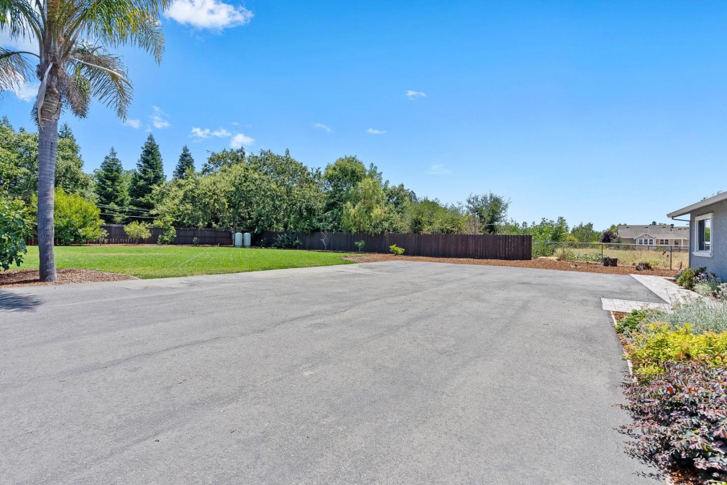 Detail Gallery Image 6 of 84 For 11685 Foothill Ave, Gilroy,  CA 95020 - 7 Beds | 4/1 Baths