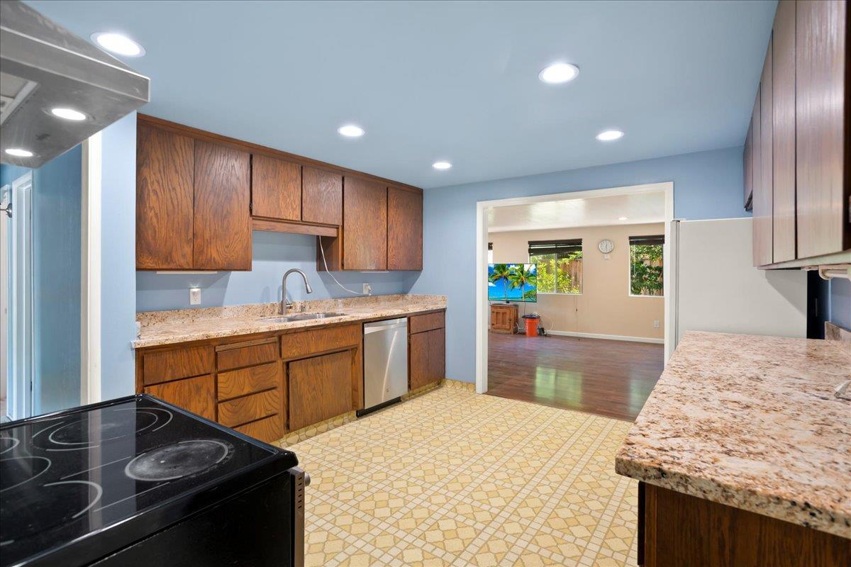 Detail Gallery Image 10 of 21 For 10070 Lyndale Ave, San Jose,  CA 95127 - 2 Beds | 1 Baths