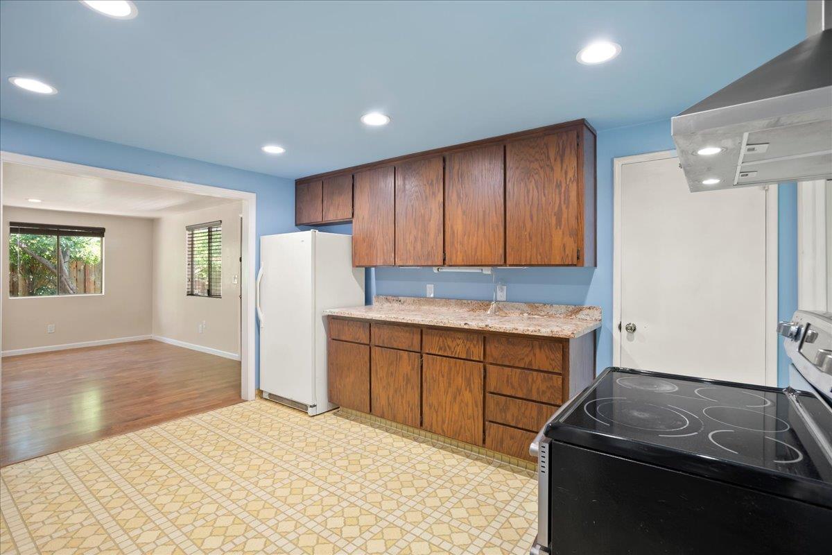 Detail Gallery Image 9 of 21 For 10070 Lyndale Ave, San Jose,  CA 95127 - 2 Beds | 1 Baths