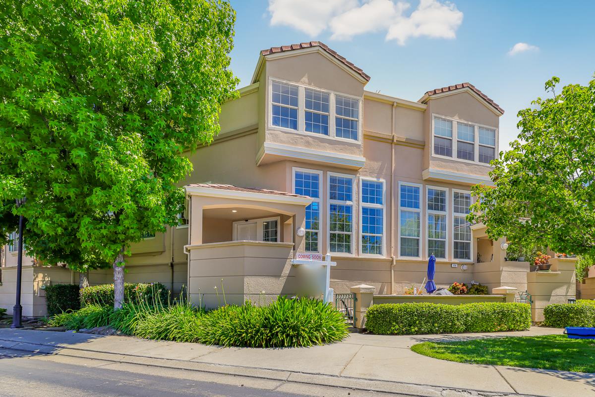 Detail Gallery Image 1 of 1 For 406 Terra Mesa Way, Milpitas,  CA 95035 - 3 Beds | 2/1 Baths