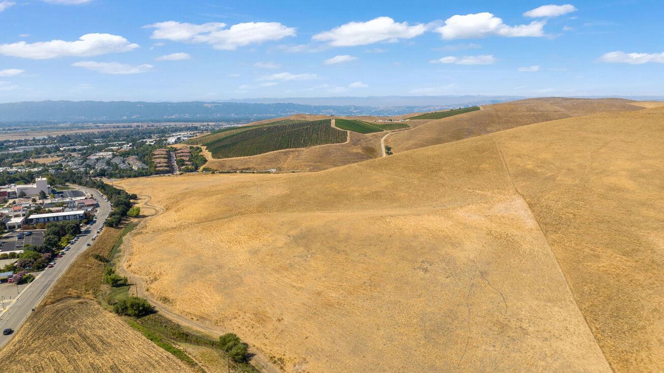 Detail Gallery Image 6 of 9 For 1 Collier Canyon Rd, Livermore,  CA 94551 - – Beds | – Baths