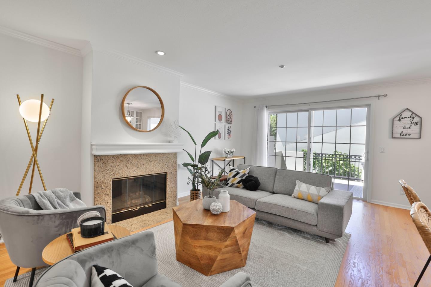 Detail Gallery Image 1 of 1 For 20 Willow Rd #1,  Menlo Park,  CA 94025 - 2 Beds | 2 Baths