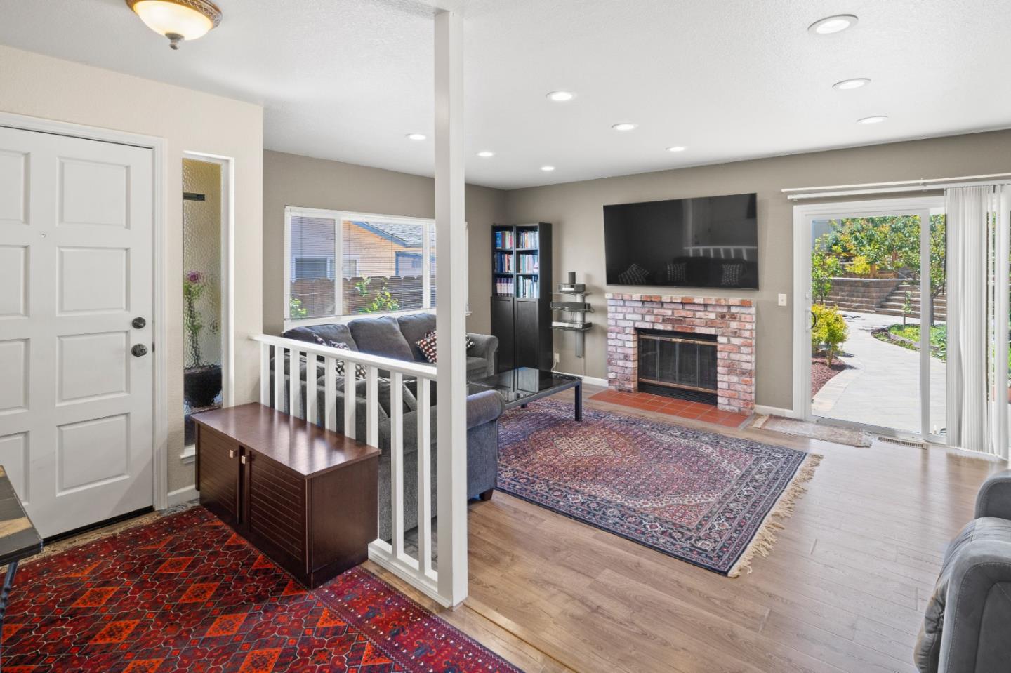 Detail Gallery Image 3 of 39 For 3109 Messinger Dr, Marina,  CA 93933 - 3 Beds | 2 Baths