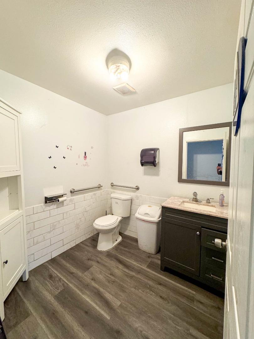 Detail Gallery Image 10 of 10 For 2020 N Main St #D,  Salinas,  CA 93906 - – Beds | – Baths