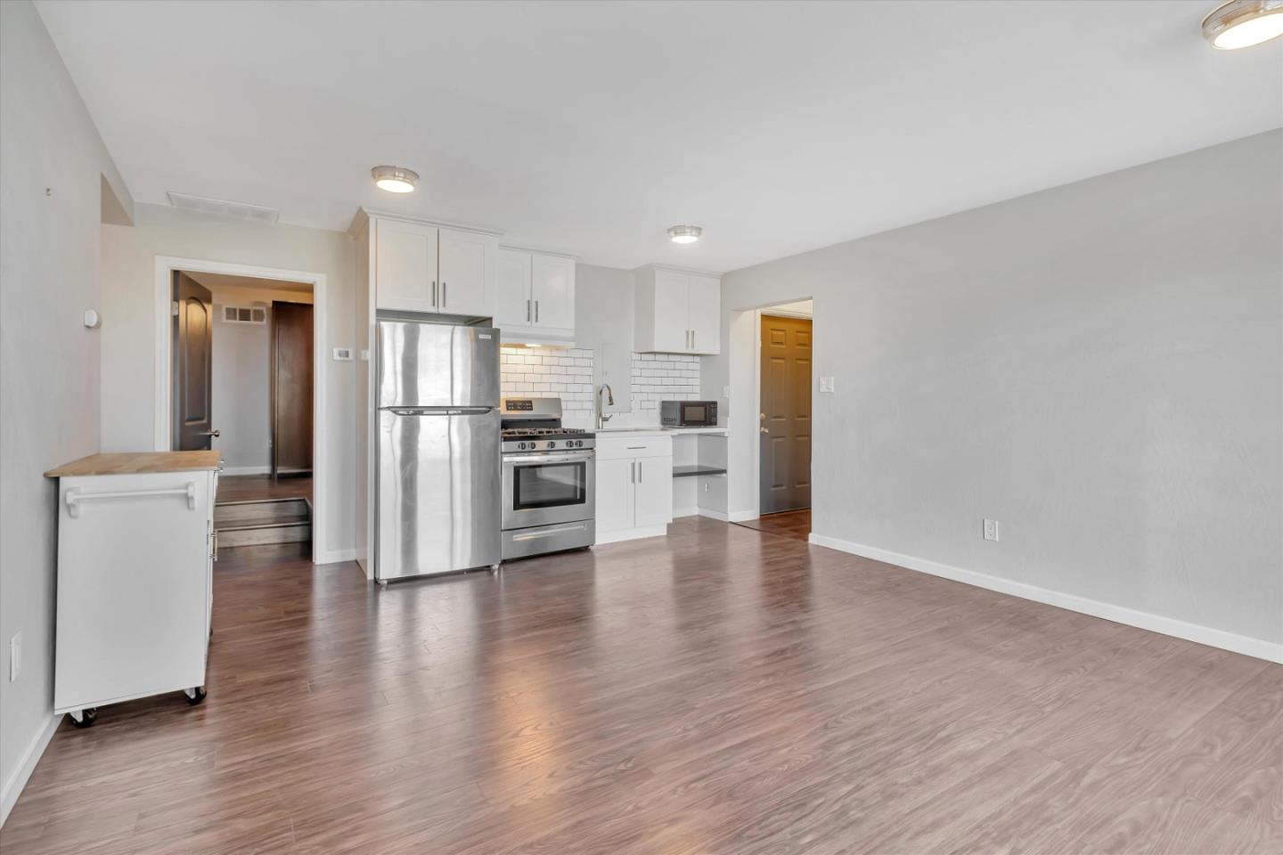 Detail Gallery Image 1 of 1 For 6817 Simson St #1,  Oakland,  CA 94605 - 2 Beds | 1 Baths