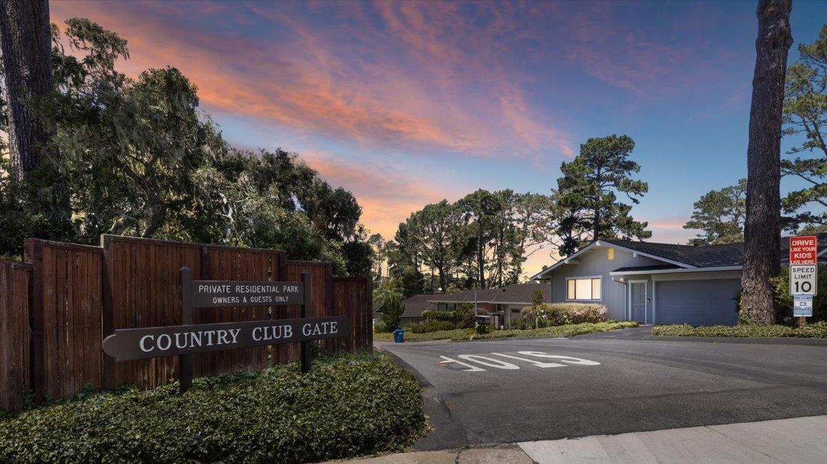 Detail Gallery Image 1 of 24 For 76 Country Club Gate, Pacific Grove,  CA 93950 - 3 Beds | 2 Baths