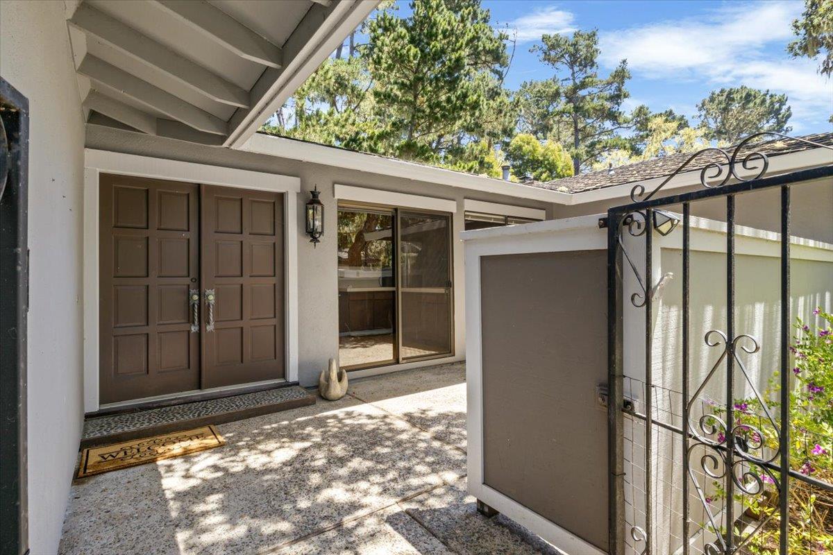 Detail Gallery Image 3 of 24 For 76 Country Club Gate, Pacific Grove,  CA 93950 - 3 Beds | 2 Baths