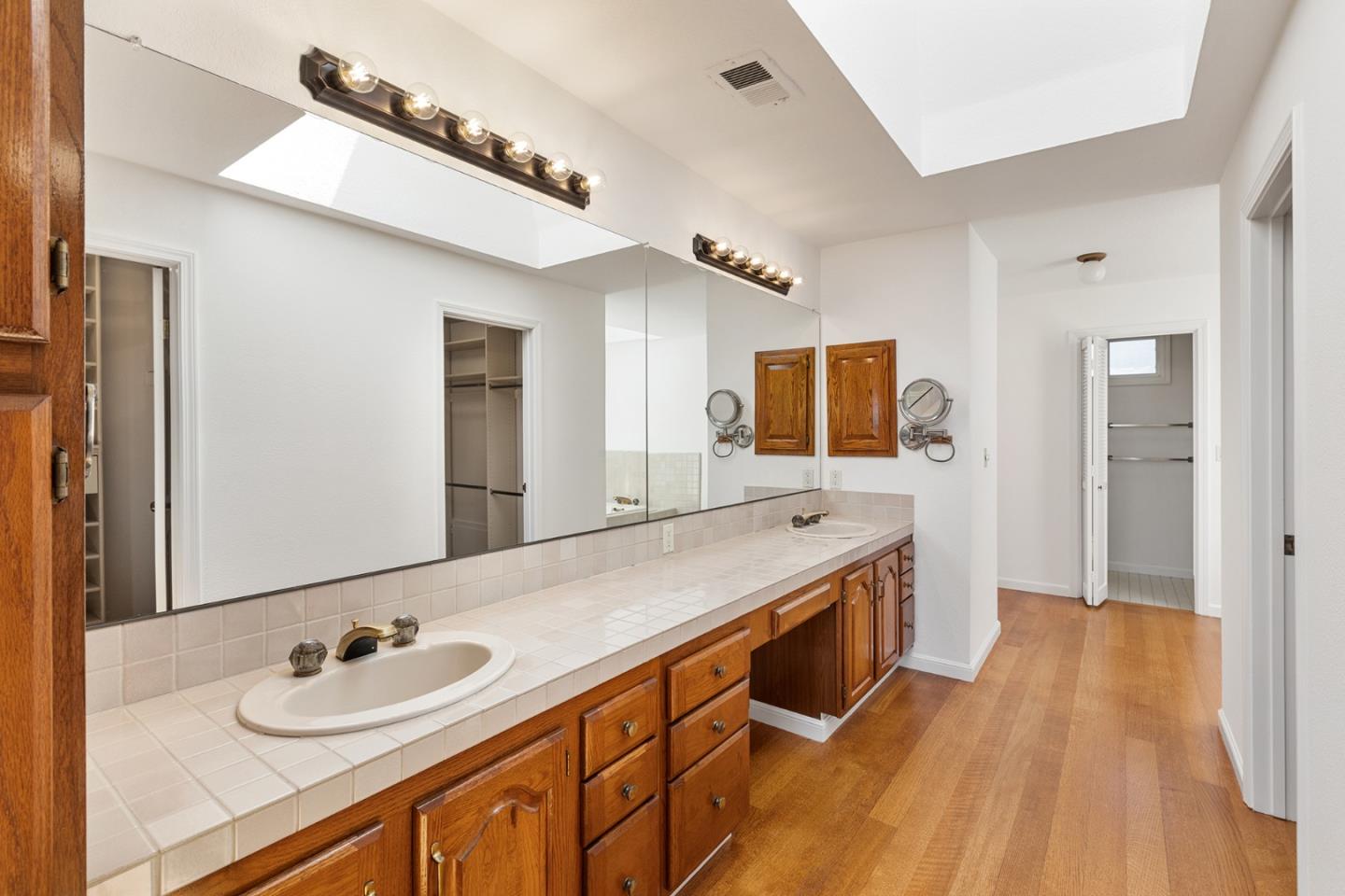 Detail Gallery Image 41 of 53 For 23 Hallmark Cir, Menlo Park,  CA 94025 - 3 Beds | 2/1 Baths