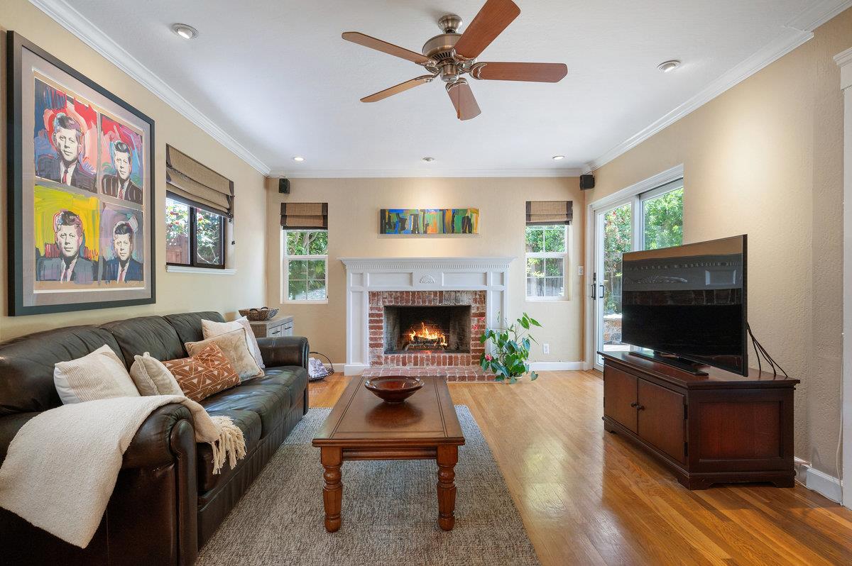 Detail Gallery Image 26 of 51 For 1251 Capuchino Ave, Burlingame,  CA 94010 - 3 Beds | 1/1 Baths