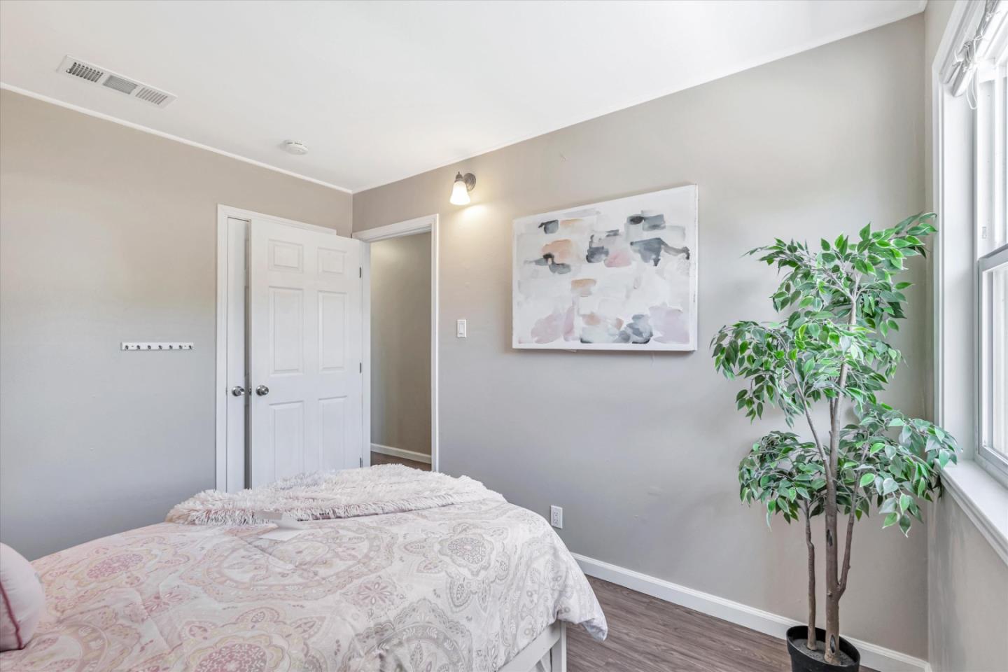 Detail Gallery Image 23 of 38 For 2266 Pulgas Ave, East Palo Alto,  CA 94303 - 3 Beds | 2 Baths