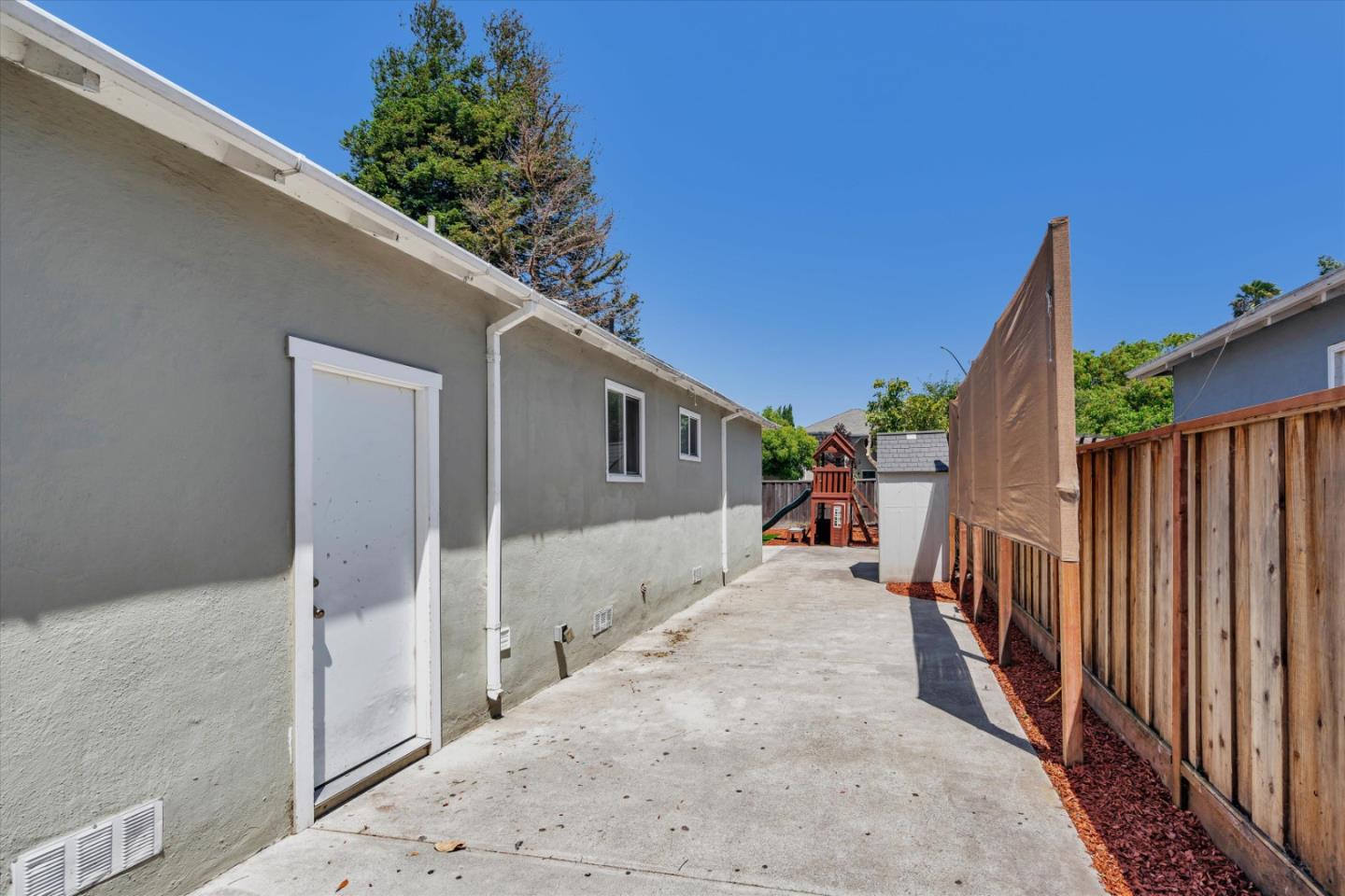 Detail Gallery Image 33 of 38 For 2266 Pulgas Ave, East Palo Alto,  CA 94303 - 3 Beds | 2 Baths