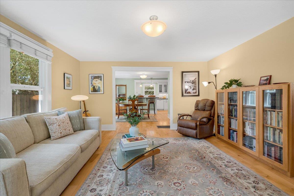 Detail Gallery Image 7 of 37 For 129 May Ave, Santa Cruz,  CA 95062 - 2 Beds | 2 Baths