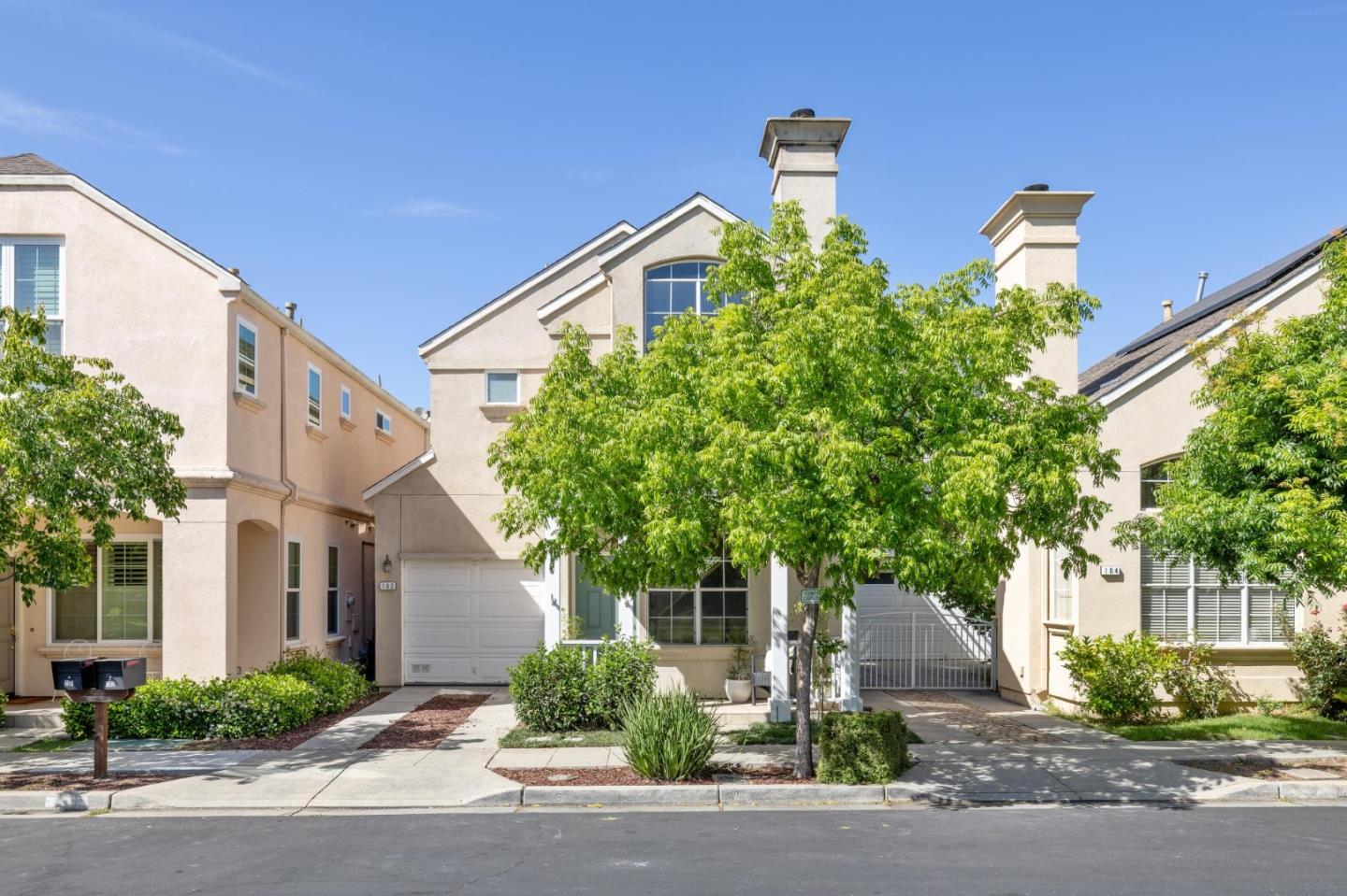 Detail Gallery Image 1 of 1 For 102 Freedom Ln, Mountain View,  CA 94040 - 3 Beds | 2/1 Baths