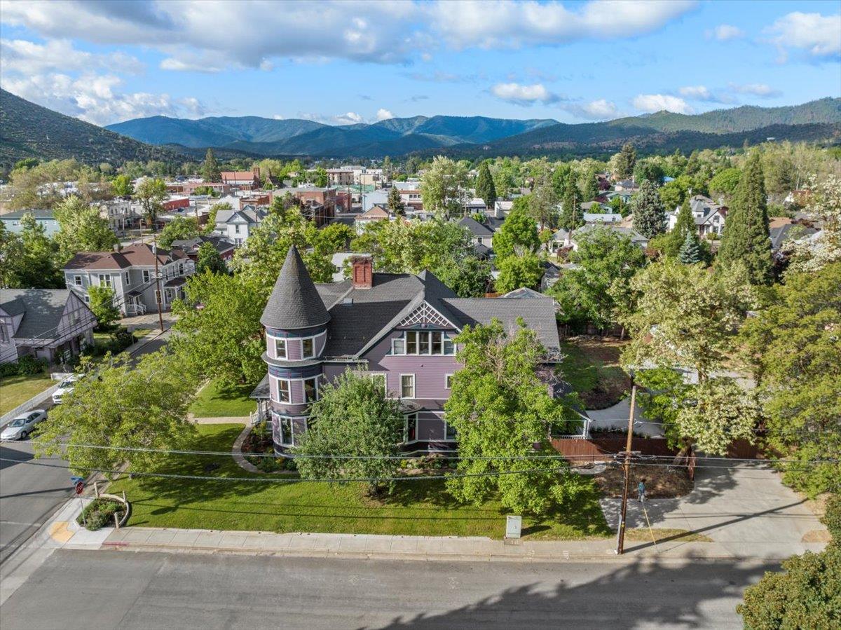 Detail Gallery Image 6 of 71 For 223 N Oregon St, Yreka,  CA 96097 - 5 Beds | 4/1 Baths