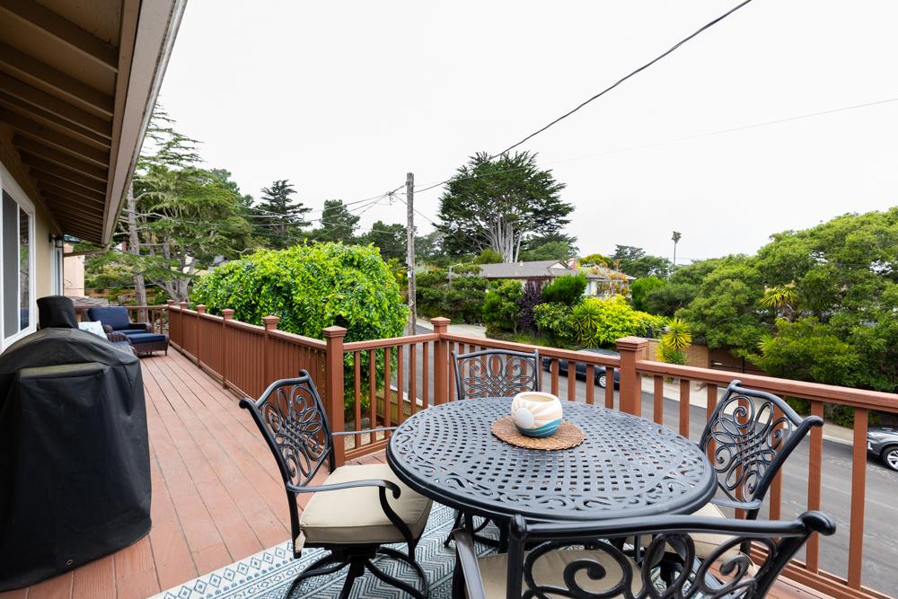 Detail Gallery Image 17 of 27 For 1207 Hoffman Ave, Monterey,  CA 93940 - 3 Beds | 2 Baths