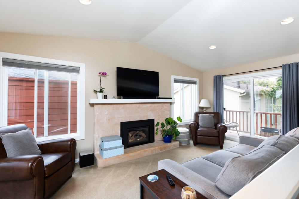 Detail Gallery Image 5 of 27 For 1207 Hoffman Ave, Monterey,  CA 93940 - 3 Beds | 2 Baths