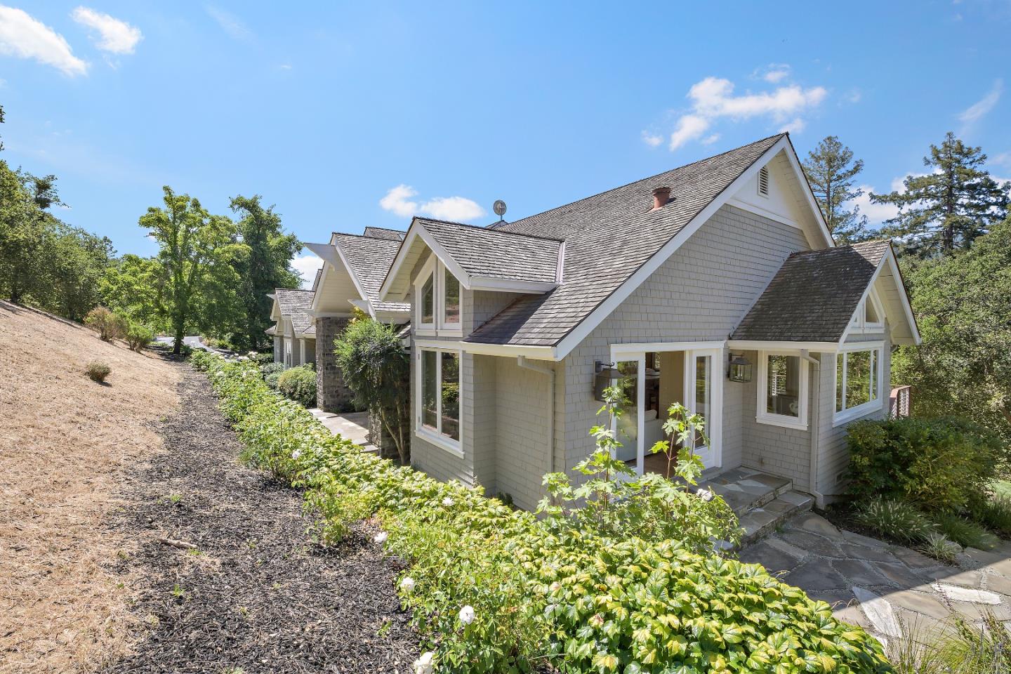 Detail Gallery Image 3 of 86 For 3 Vintage Ct, Woodside,  CA 94062 - 5 Beds | 5/1 Baths