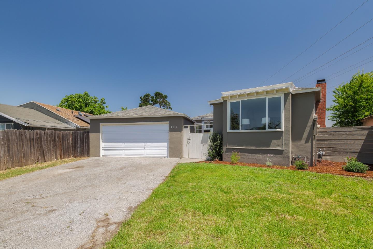 Detail Gallery Image 1 of 30 For 430 Hibiscus Ct, East Palo Alto,  CA 94303 - 4 Beds | 1/1 Baths