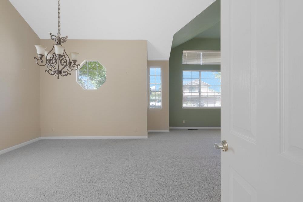 Detail Gallery Image 15 of 76 For 1570 Sonnys Way, Hollister,  CA 95023 - 3 Beds | 2/1 Baths