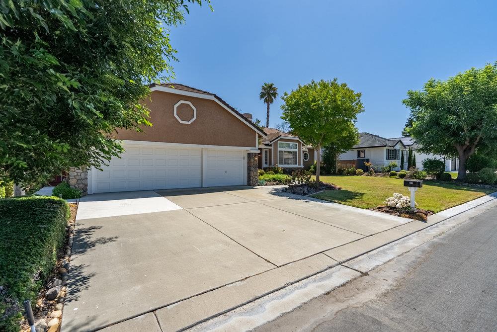 Detail Gallery Image 3 of 76 For 1570 Sonnys Way, Hollister,  CA 95023 - 3 Beds | 2/1 Baths